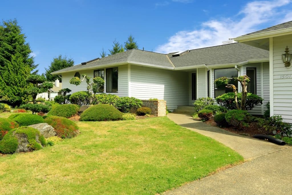 clean vinyl siding beautiful home